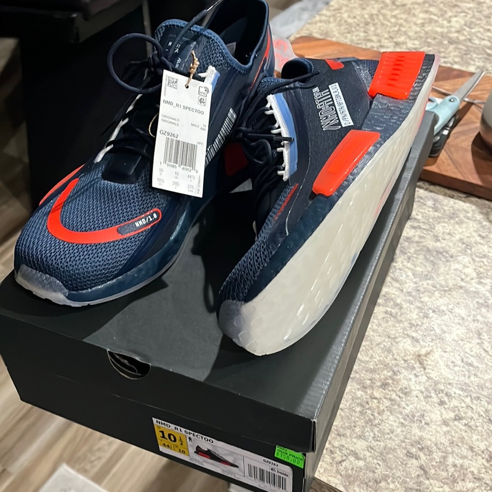 Adidas NMD_R1 SPECTOO SIZE 10.5 BRAND NEW